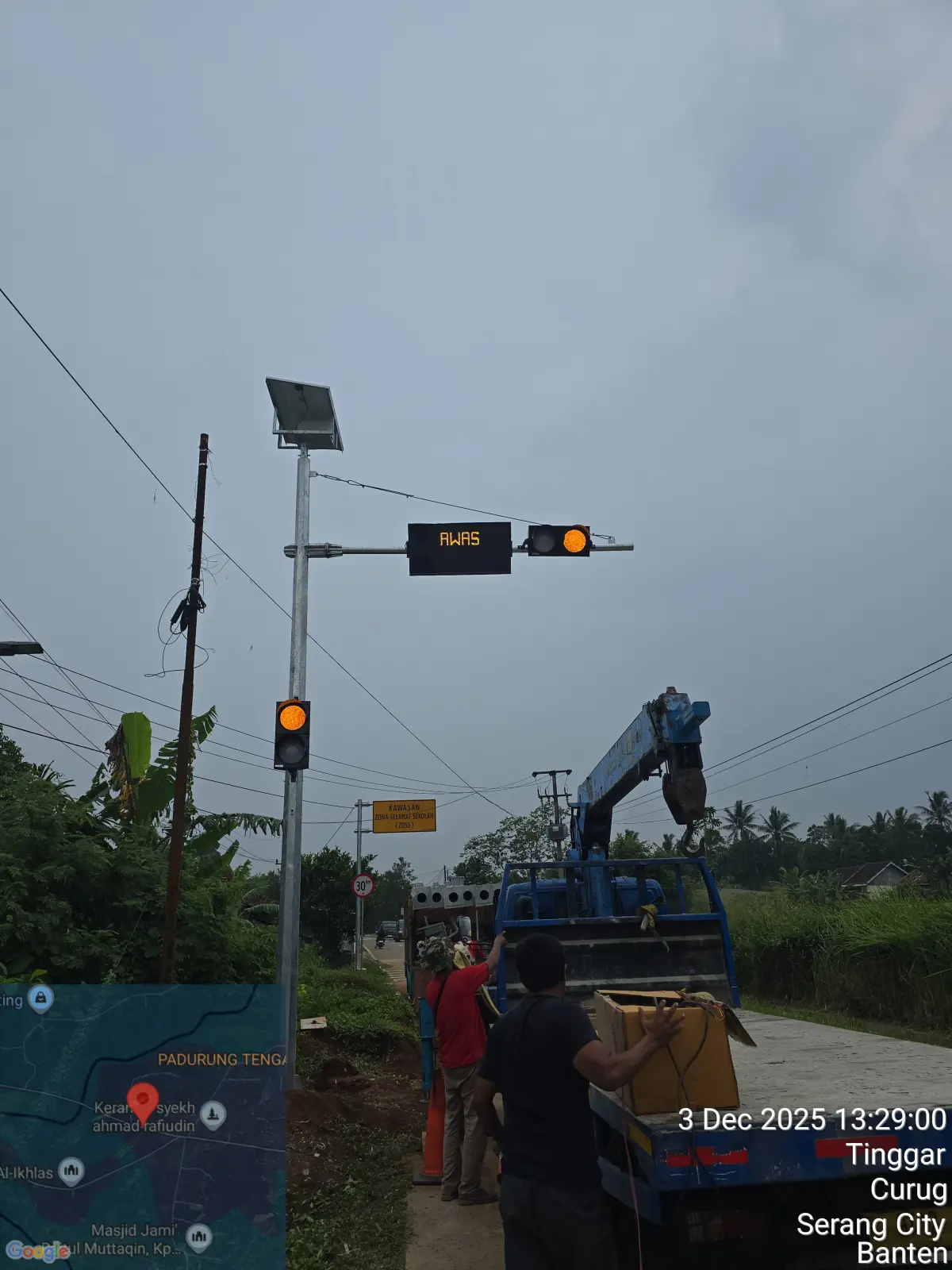 Pemasangan Lampu Warning Light Solar Cell
