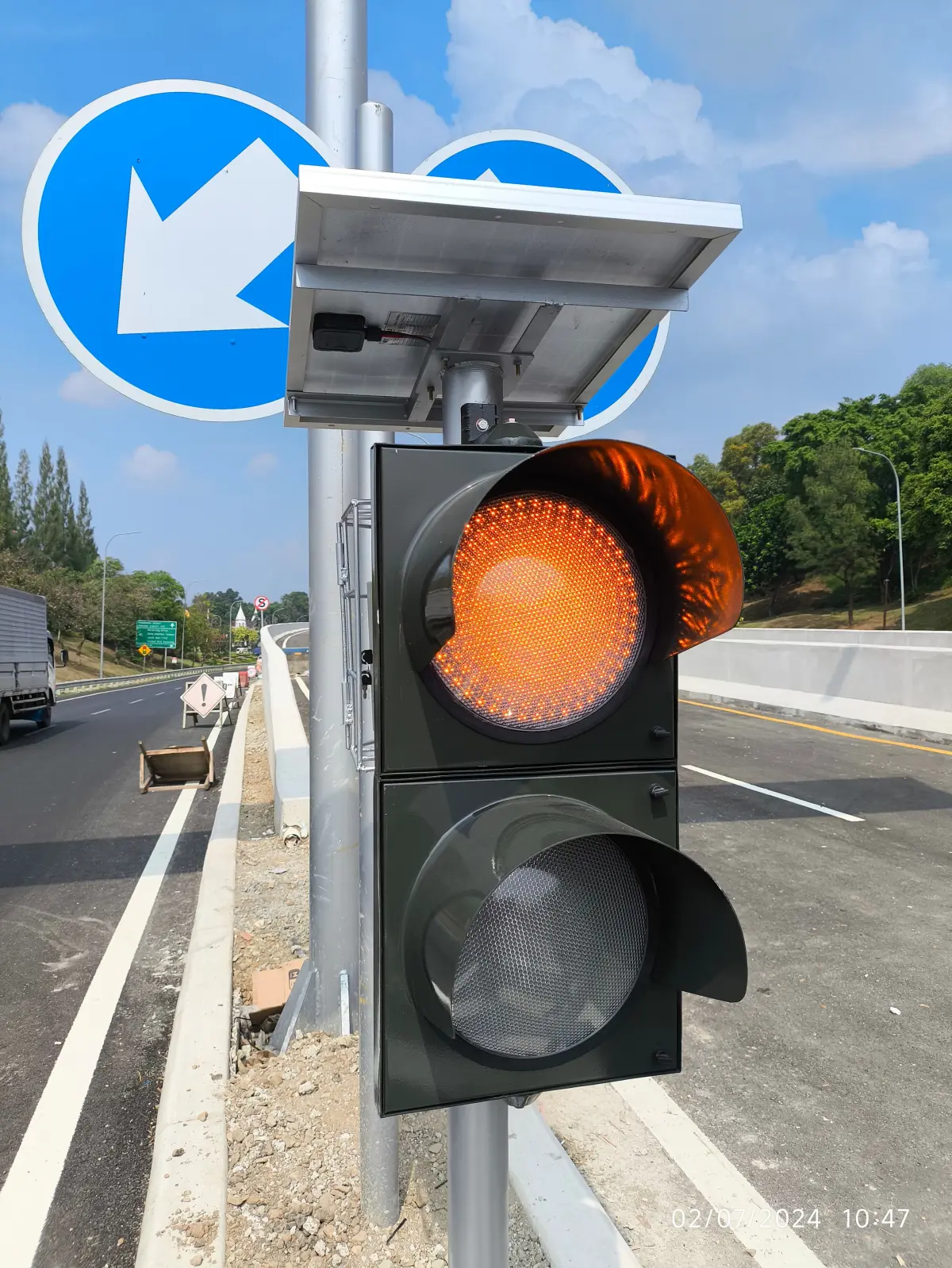 Pemasangan Lampu Warning Light 2 Aspek 30 Cm